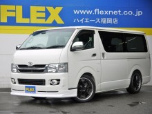 トヨタ ハイエース200スーパーGL スーパーGL家計に優しい3000ディーゼルターボ!パワフルで低燃費!ローダウン&18AW&ベットキット&黒木目インテリア3点セット&フロントリップ!全国通販&追加カスタム大歓迎!