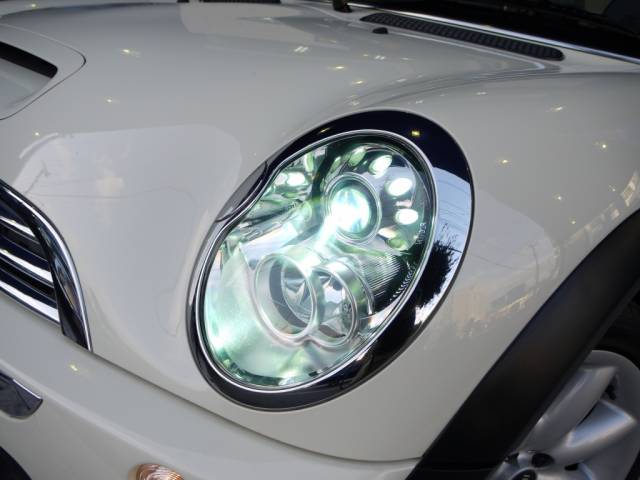 人気のカラー「ペッパーホワイト」のコンバーチブルです。 -BMWミニ COOPER S CONVERTIBLE-