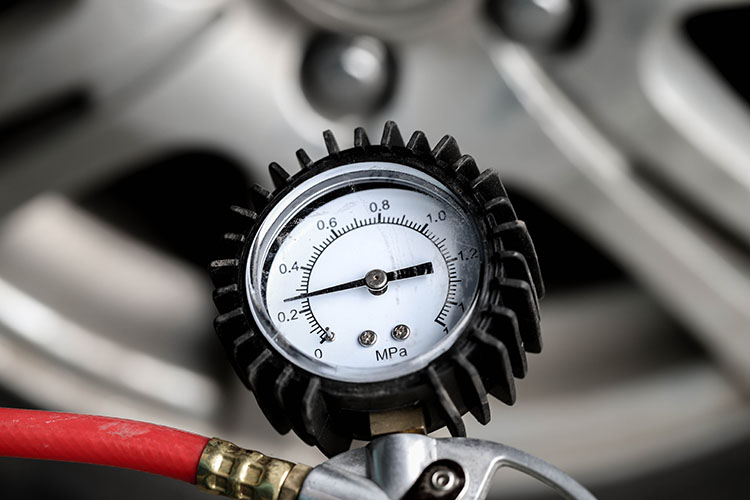 タイヤの空気圧の確認