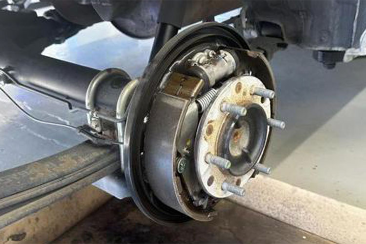 ハイエース リアドラムブレーキ