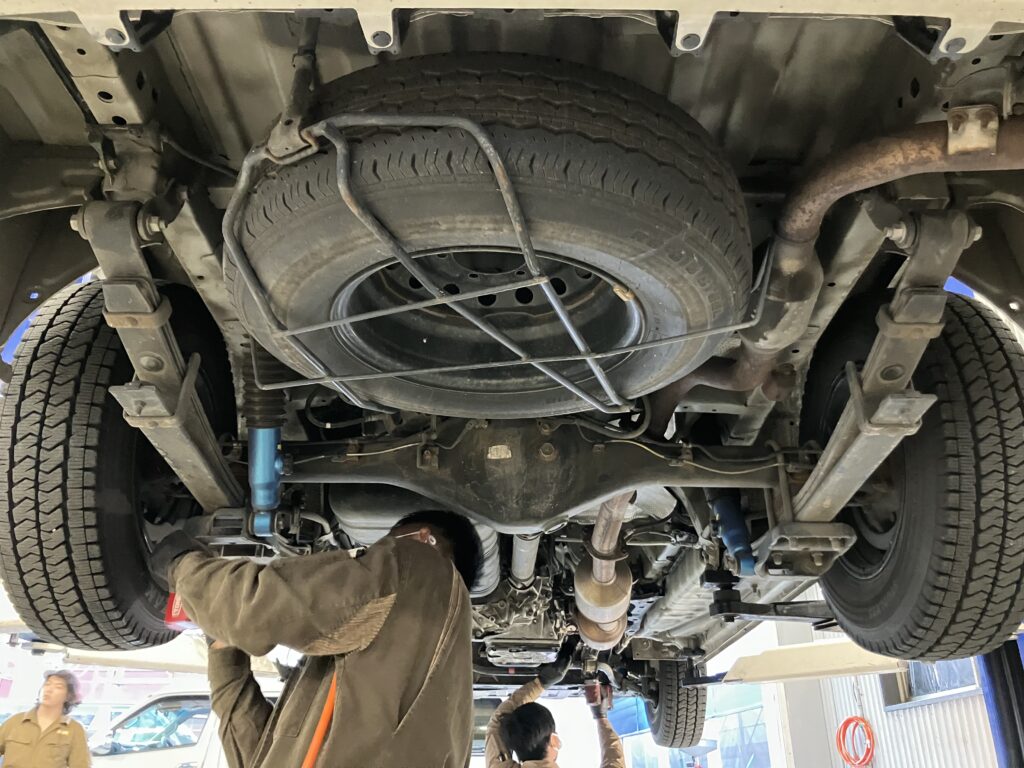 足回りはまずリア追加スタビライザー‼ | ハイエース専門パーツなら