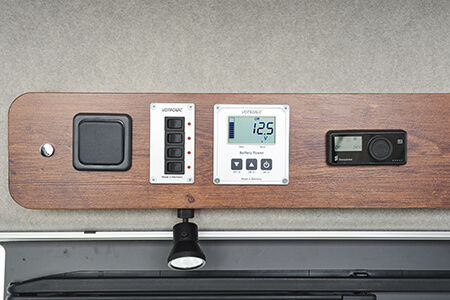 照明スイッチとデジタルバッテリー残量計