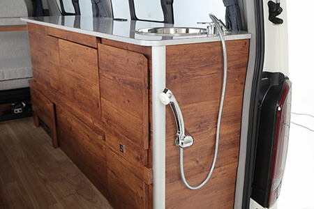 蛇口は伸ばして車外でも使用可能