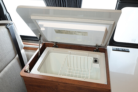 温度調節も可能な40Lの大容量冷蔵庫