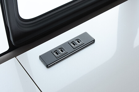 キッチンカウンター上には便利なコンセントを完備