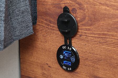 スマホなどの充電に便利なUSB電源