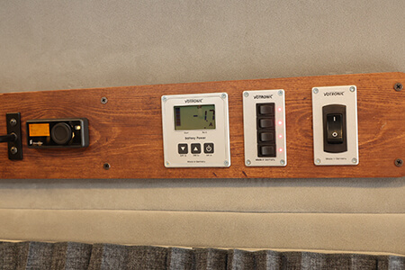 照明スイッチとデジタルバッテリー残
量計