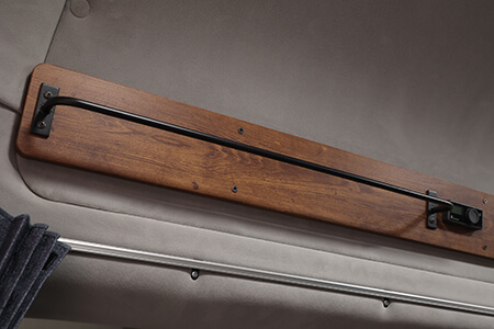 洋服などをかけられる便利なハンガー
バー