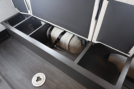 シート下は大容量の収納スペース