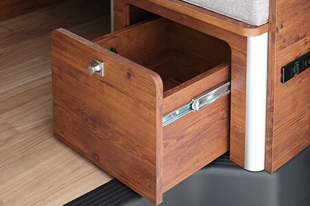 車外からでも出し入れが可能な造りに