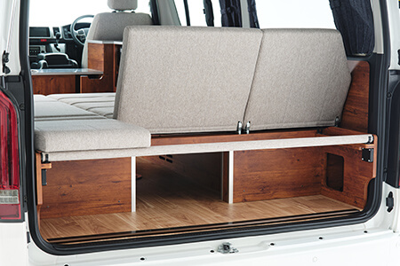 キャンプ用品も収納できる荷室