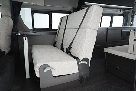 移動時に嬉しい2 列目シート