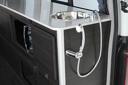 蛇口は伸ばして車外でも使用可能