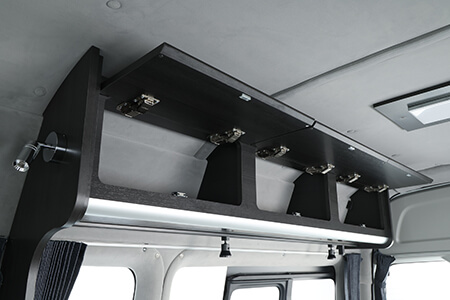 調味料や缶詰を収納できるキッチンカウンター上収納