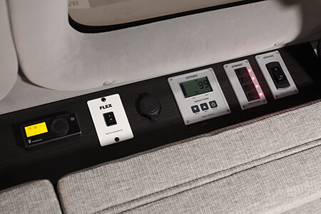 照明スイッチやデジタルバッテリー残量計など