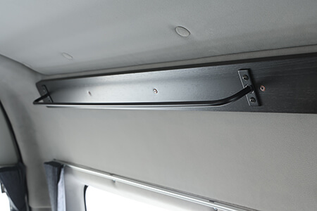 洋服などをかけられる便利なハンガーバー