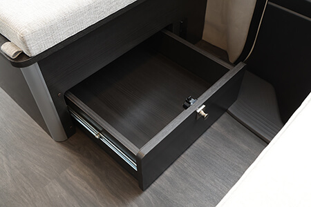 引き出しタイプのシート下収納