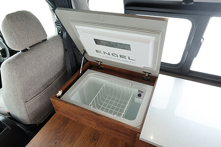 温度調節も可能な40Lの大容量冷蔵庫