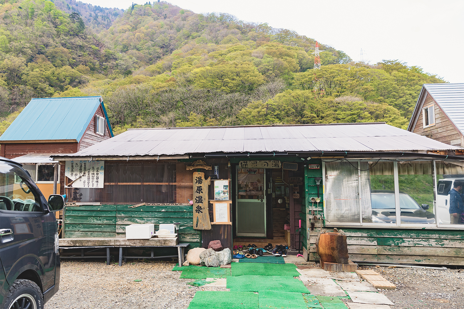 ボロボロだが、温泉好きの住職の温かいおもてなしの心が伝わる