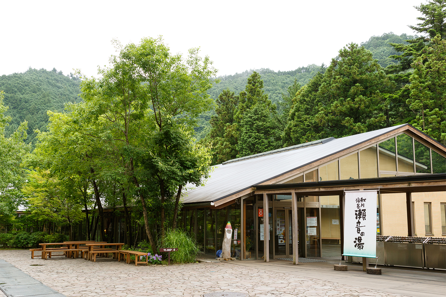 大岳キャンプ場からクルマで約20分の距離にある、美肌になるであろうヌルヌル極上湯の瀬音の湯