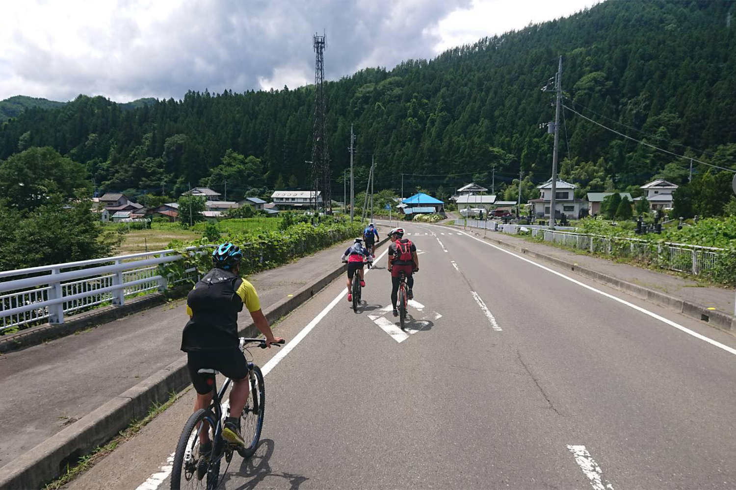 アップダウンが激しい坤六峠