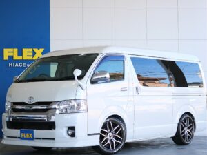 🚩入庫☛【厳選仕入中古車】ハイエースワゴンガソリン　2WD　パールホワイト フルフラット展開可能なAS内装架装のお車入庫致しました☆☆(XP2938)