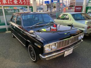 【セダンの定番130セドリック入庫です】
