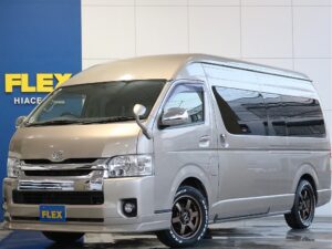 🚩入庫☛【厳選仕入中古車】ハイエース　グランドキャビン　ファインテックツアラー　ガソリン　4WD　ベージュ キャプテンシートの特別感満載な内装にレイズホイール装着のお車がご入庫致しました☆☆(XP2966)