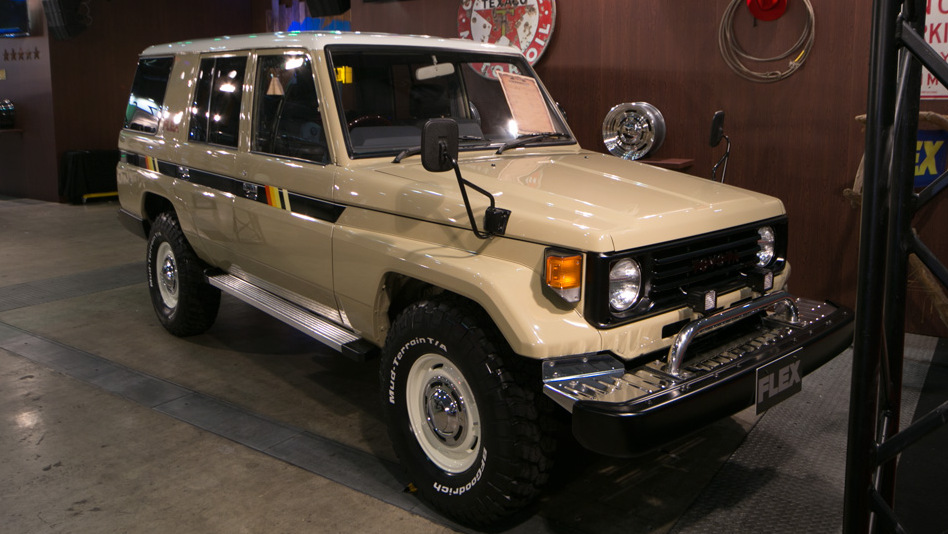 オートサロンに出展したランドクルーザー75ポンプ車　FJ75改