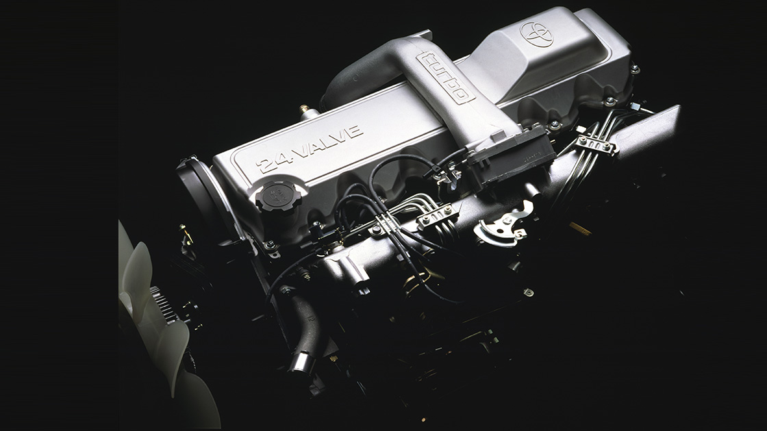 1HD-FT型ディーゼルエンジン