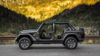 買い時はいつ ジープ Jeep ラングラーが18年にフルモデルチェンジ 新型となるjlラングラー はディーゼルやphevも追加予定中古車 中古車検索ならflex フレックス