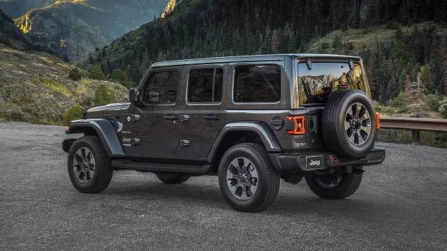 買い時はいつ ジープ Jeep ラングラーが18年にフルモデルチェンジ 新型となるjlラングラー はディーゼルやphevも追加予定中古車 中古車検索ならflex フレックス