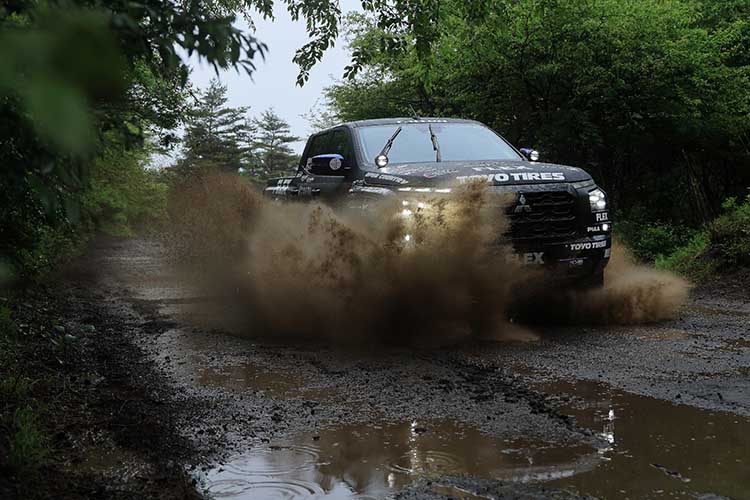 FLEX SHOW AIKAWA Racing with TOYO TIRES トライトン Rally Spec シェイクダウン
