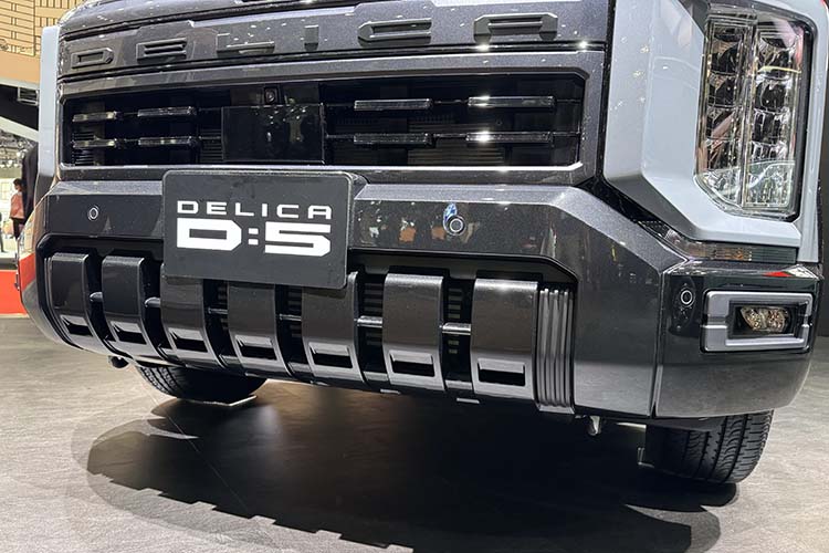 新型三菱デリカD:5 マイナーチェンジ フロント