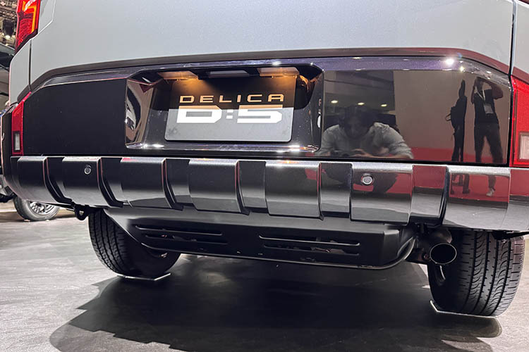 新型デリカD:5 マイナーチェンジ リア
