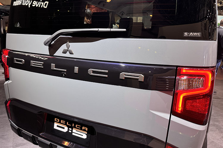 新型デリカD:5 マイナーチェンジ リア