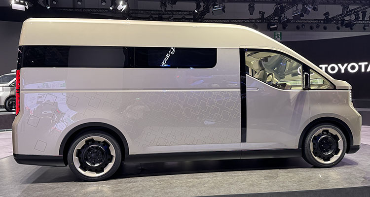 トヨタ ハイエースコンセプト スーパーロングボディ ハイルーフ（ジャパンモビリティショー2025）
