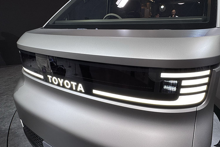 トヨタ ハイエースコンセプト 標準ボディ ロールーフ（ジャパンモビリティショー2025）