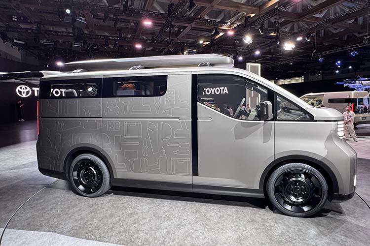 トヨタ ハイエースコンセプト 標準ボディ ロールーフ（ジャパンモビリティショー2025）