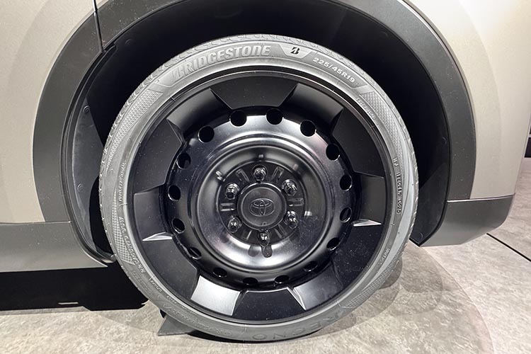 トヨタ ハイエースコンセプト 標準ボディ ロールーフ（ジャパンモビリティショー2025）