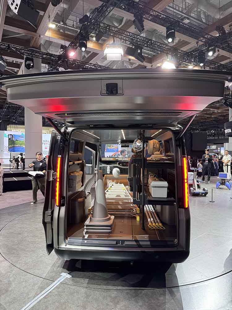 トヨタ ハイエースコンセプト 標準ボディ ロールーフ（ジャパンモビリティショー2025）