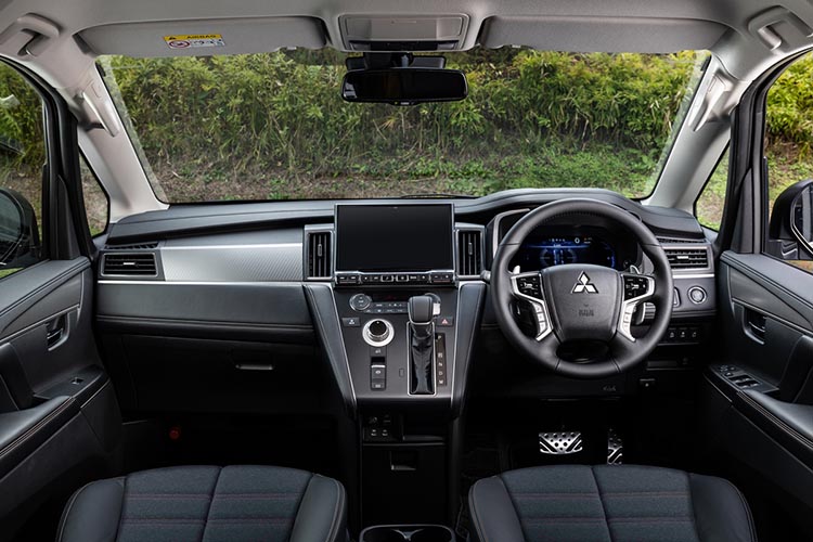 新型デリカD5インパネ