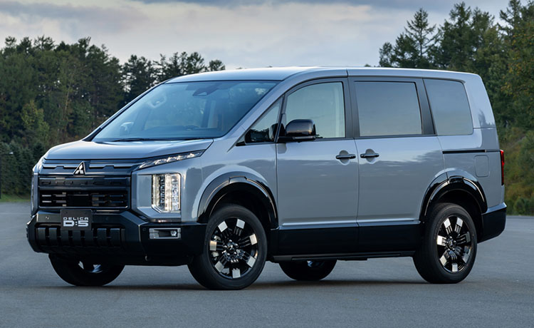 新型デリカD5フロントスタイリング