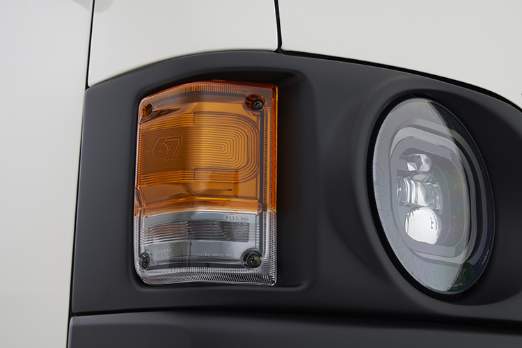 67 ROKU NANA MARUME neo（ハイエース用LEDヘッドライト）