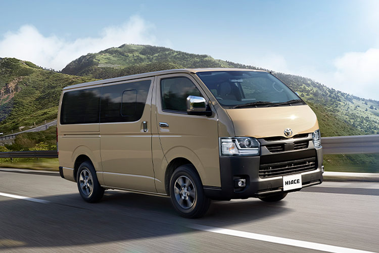 ついに9型となる新型ハイエースが登場！ ヘッドライト変更＆トヨタ